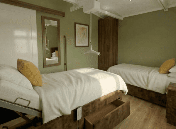Bedroom with adapted lifting beds and hoist